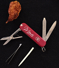 Victorinox Classic SD Red Merci
