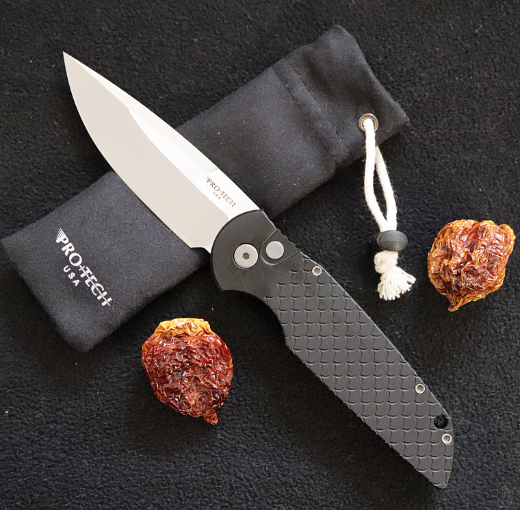 Pro-Tech Tactical Response 3 Fish Scale Handle Stonewash Blade